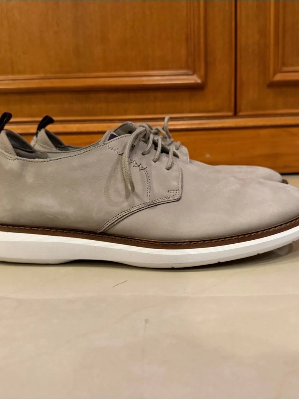 NWOT Clarks Men's Light Gray Lace-Up Oxfords